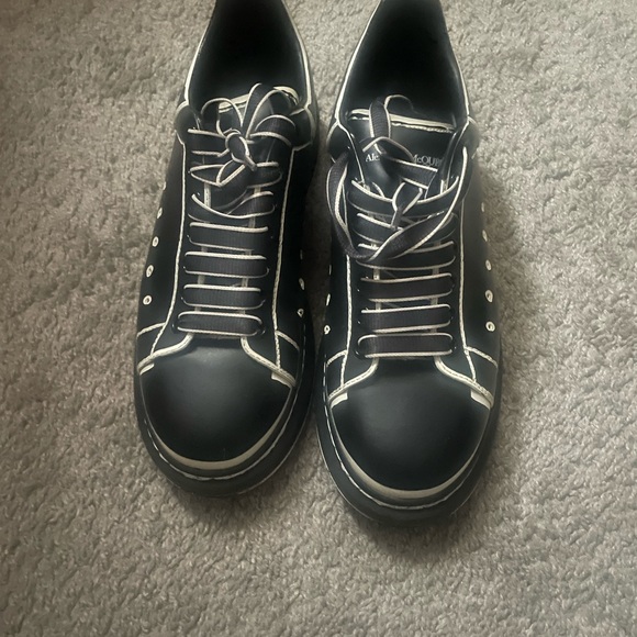 Alexander McQueen Blsck and white - Picture 3 of 5